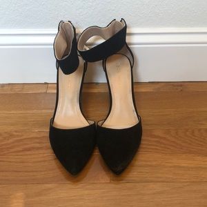 BCBG generation suede heels